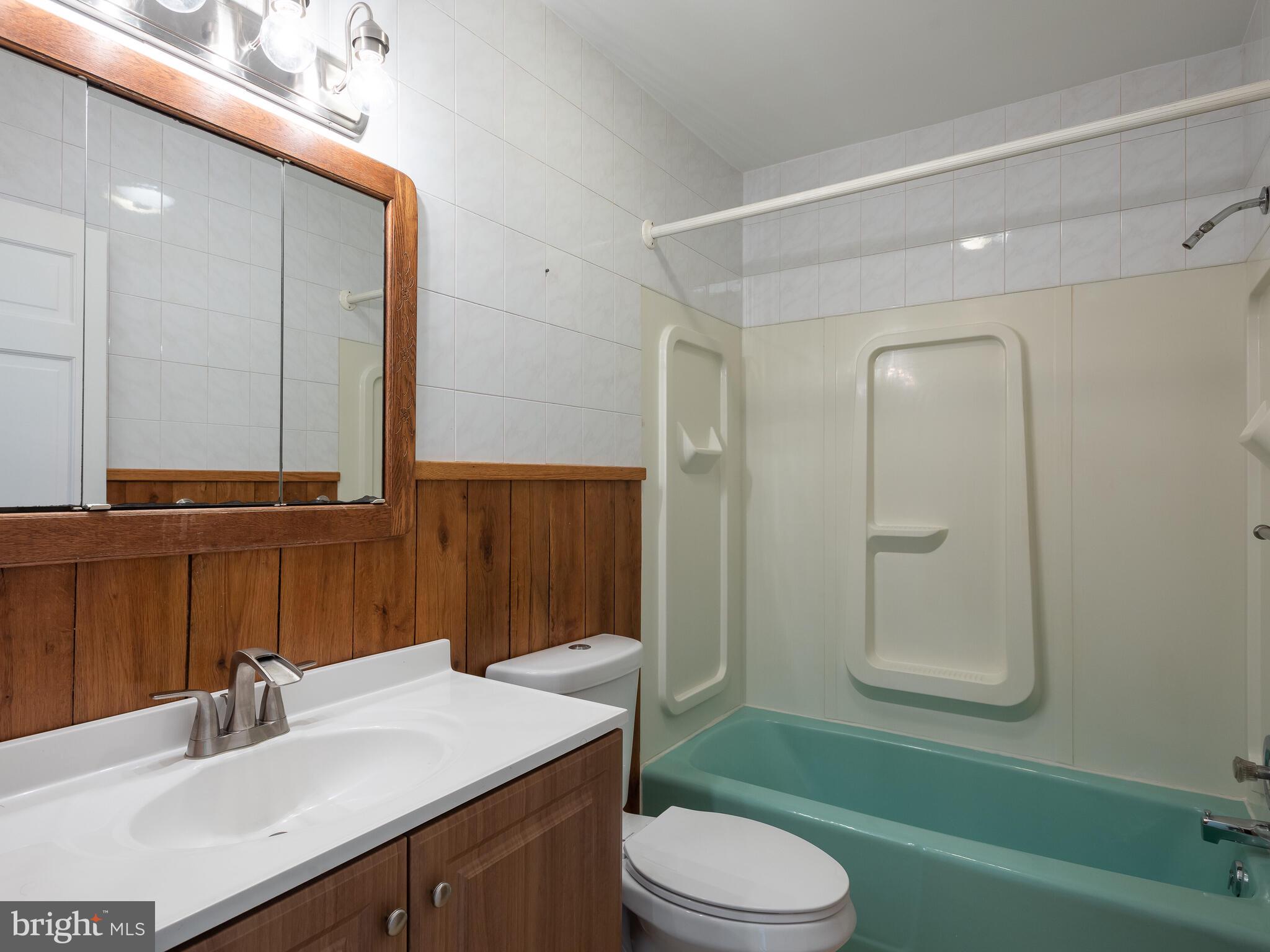 56 Andover Road Glenmoore, PA 19343 - Photo 4 of 35 First Floor Bath