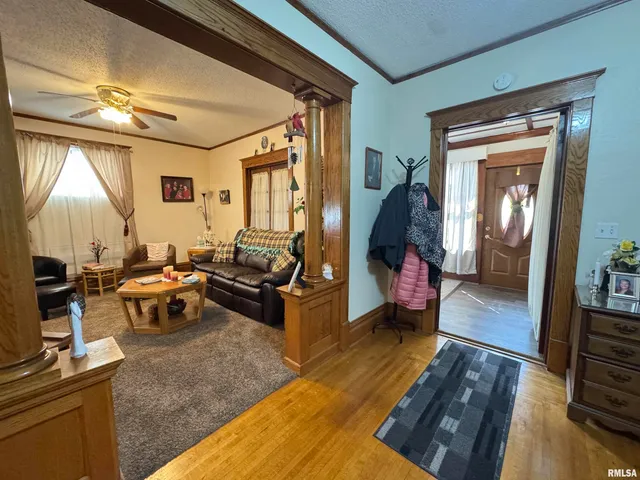 $255,000 | 337 West Chestnut Street, Oneida, IL 61467