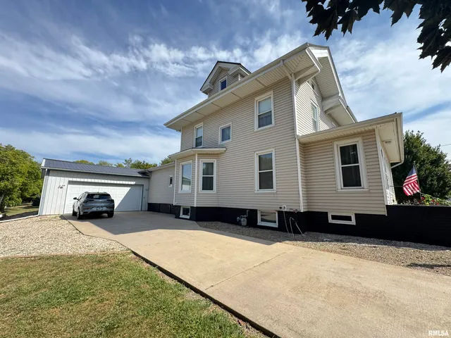 $255,000 | 337 West Chestnut Street, Oneida, IL 61467