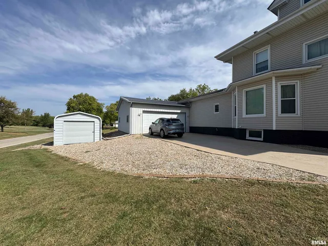 $255,000 | 337 West Chestnut Street, Oneida, IL 61467