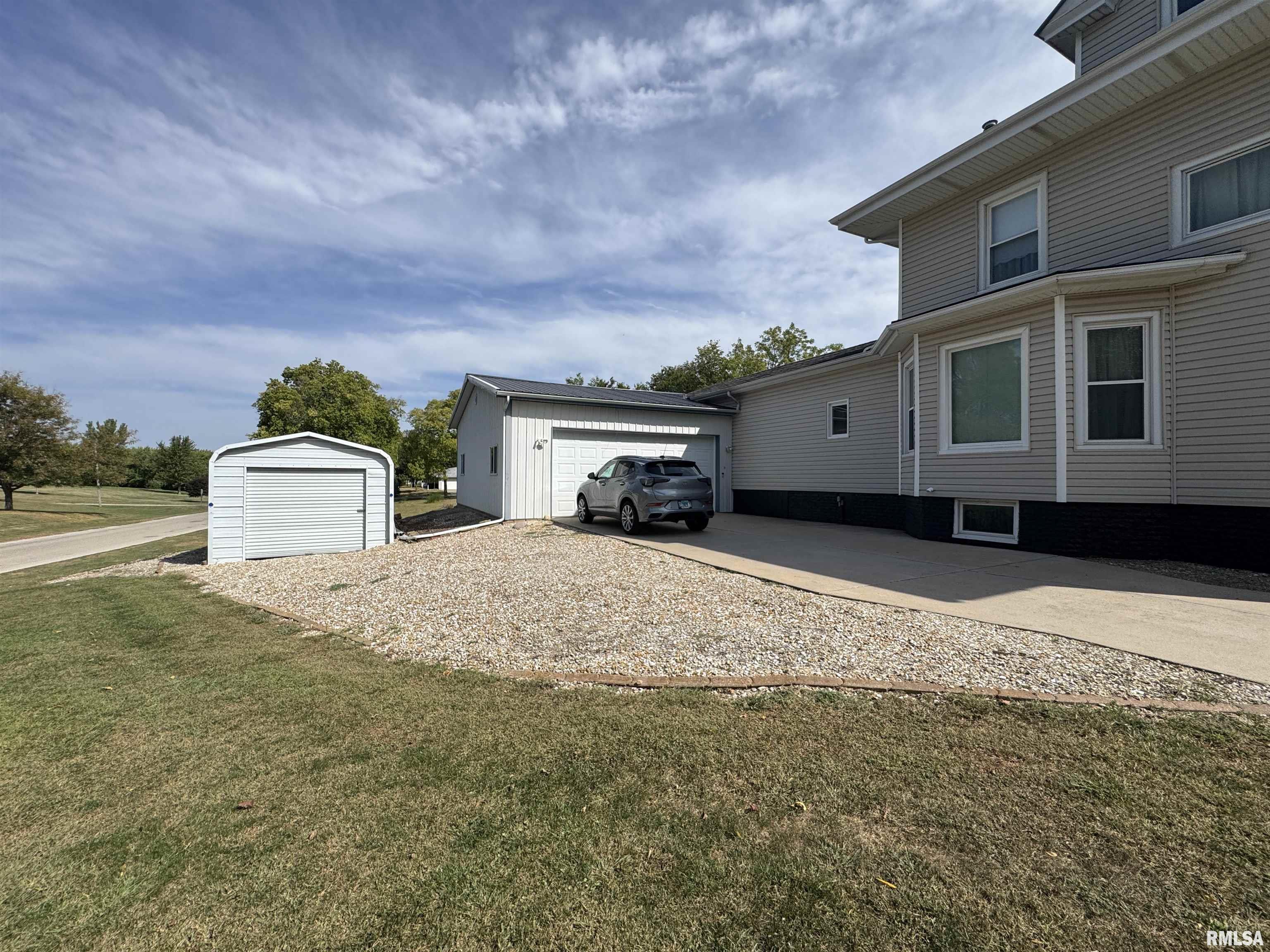 337 West Chestnut Street Oneida, IL 61467 - Photo 4 of 62