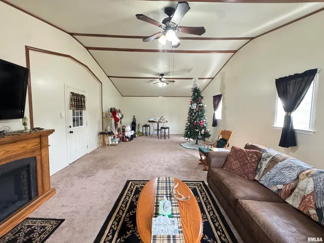 $255,000 | 337 West Chestnut Street, Oneida, IL 61467