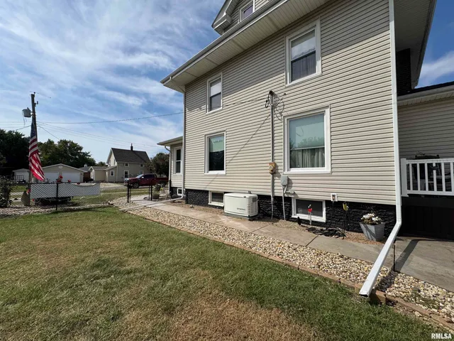 $255,000 | 337 West Chestnut Street, Oneida, IL 61467