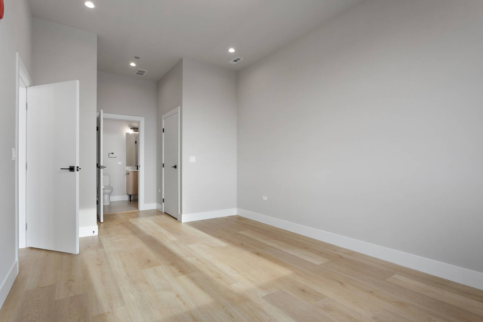 2475 West Foster Avenue, Unit 206 Chicago, IL 60625 - Photo 14 of 23