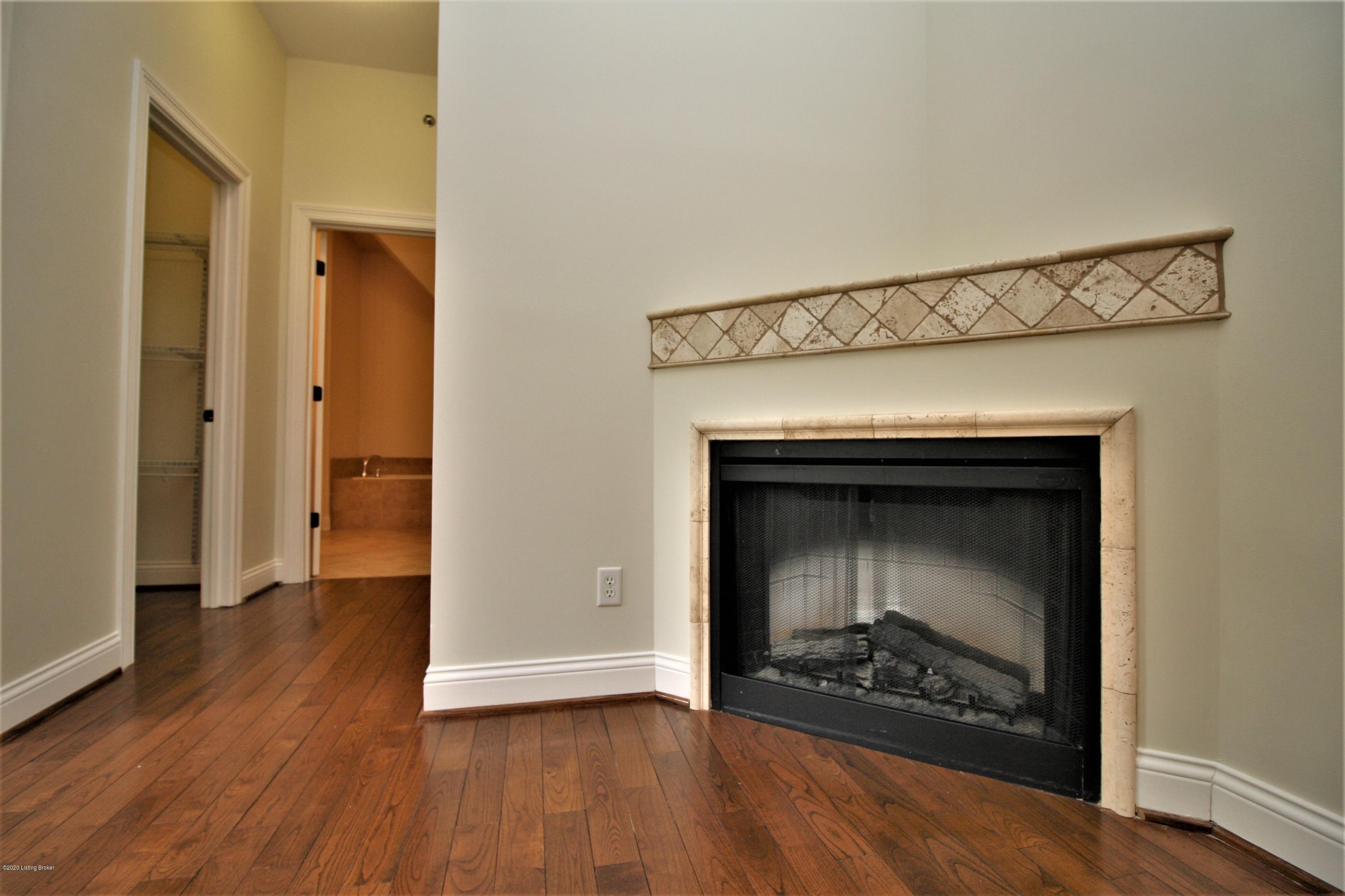927 Cherokee Road, Unit C Louisville, KY 40204 - Photo 35 of 59 Fireplace in upstairs master