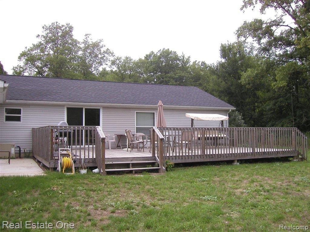 28801 Elwell Road Belleville, MI 48111 - Photo 4 of 20 HUGE DECK 34X20