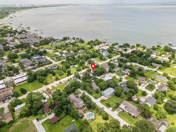 $137,500 | 135 Pine Bluff Street, La Porte, TX 77571