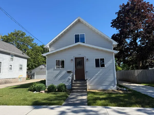 $259,900 | 1042 Tyler Avenue, Oshkosh, WI 54902