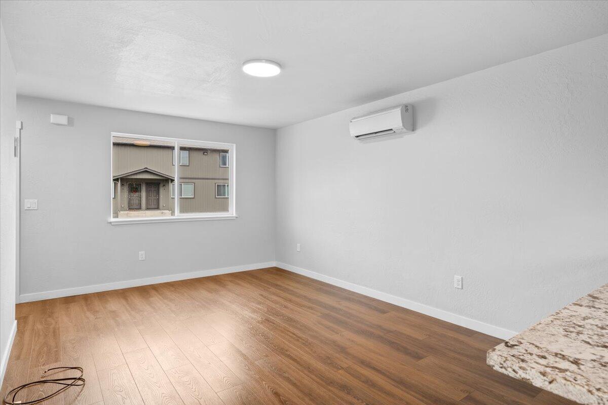 610 North Main Street, Unit 5A Phoenix, OR 97535 - Photo 6 of 16 06-CI_2161