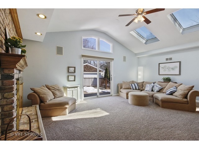 281 Middaugh Road Clarendon Hills, IL 60514 - Photo 9 of 21 Gallery Image 9