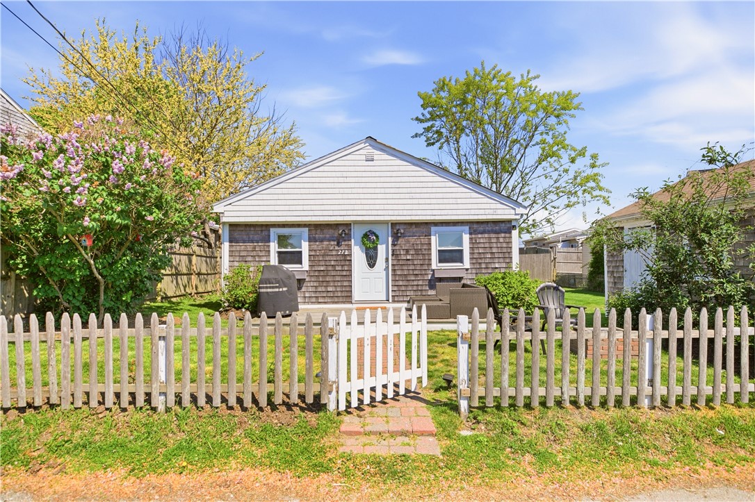 272 Riverside Street Portsmouth, RI 02871 - Photo 2 of 44