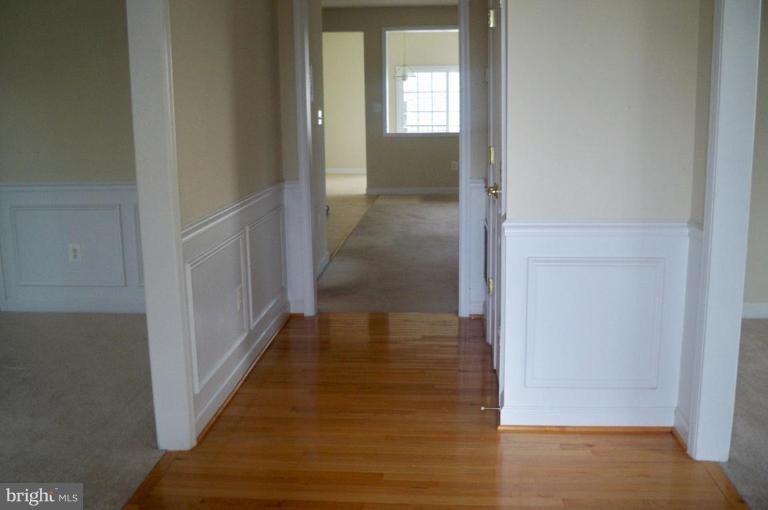 23209 Frederick Road Clarksburg, MD 20871 - Photo 3 of 30 Entrance / Foyer