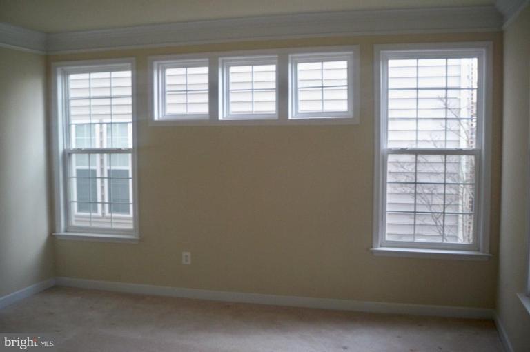 23209 Frederick Road Clarksburg, MD 20871 - Photo 5 of 30 Living Room