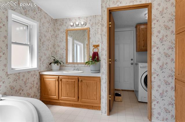 33510 Fossinger Road Yoder, CO 80864 - Photo 4 of 50 Master bathroom