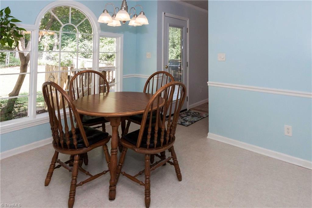 3102 Spring Mill Road Greensboro, NC 27406 - Photo 4 of 27 Cozy breakfast nook is enhanced by a pretty paladium window!