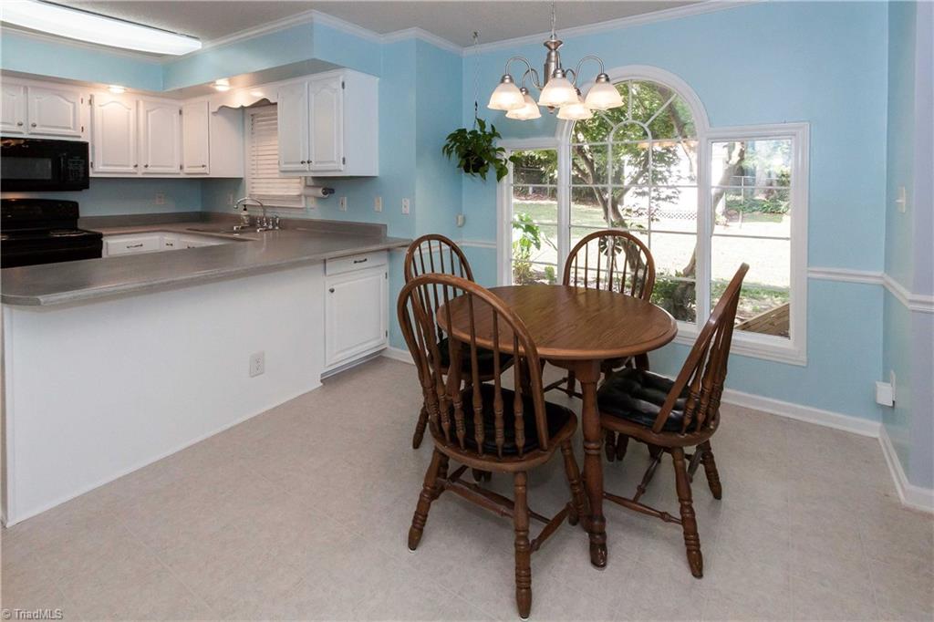 3102 Spring Mill Road Greensboro, NC 27406 - Photo 5 of 27 Peninsula/bar adds seating options!