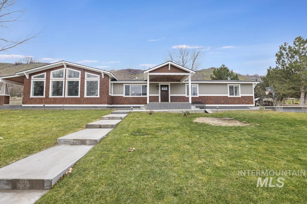 1785 River Road Buhl, ID 83316 - Photo 2 of 41 View of front of home featuring covered porch and a front lawn