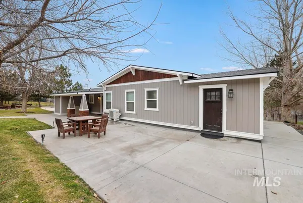 $899,900 | 1785 River Road, Buhl, ID 83316