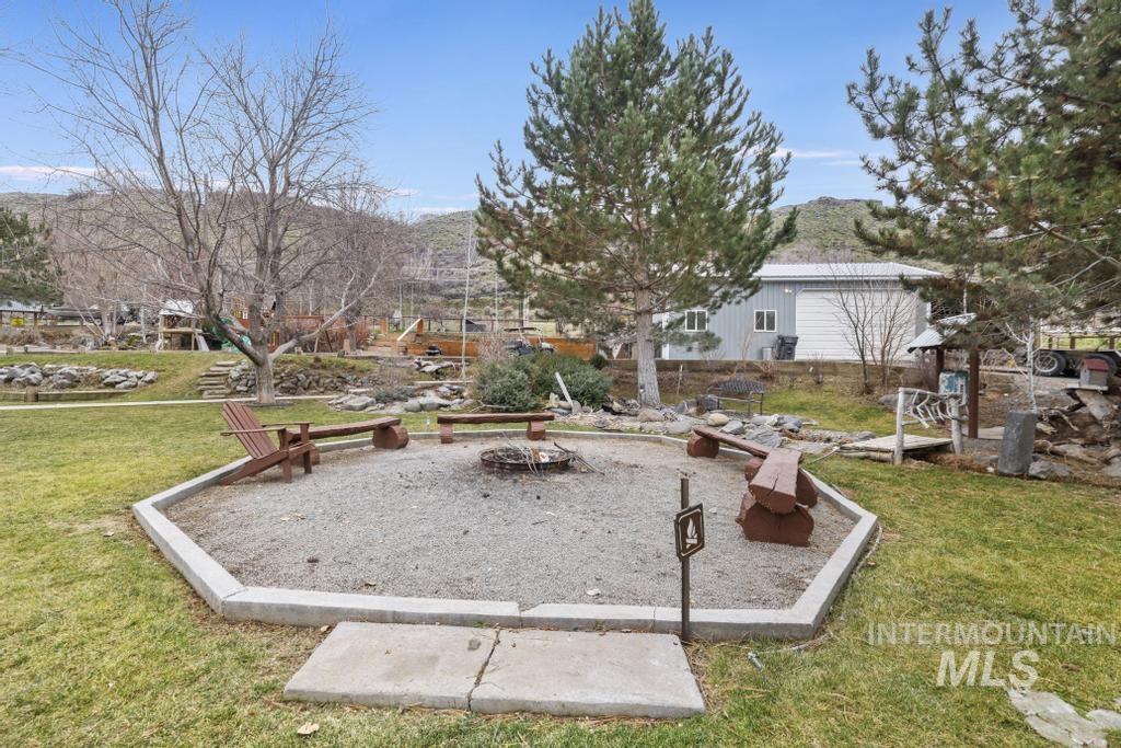1785 River Road Buhl, ID 83316 - Photo 25 of 41 View of property's community featuring a mountain view, a yard, and a patio