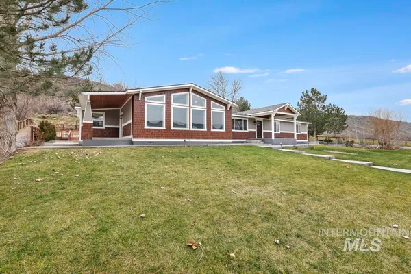 $899,900 | 1785 River Road, Buhl, ID 83316