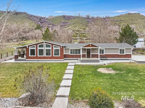 $899,900 | 1785 River Road, Buhl, ID 83316