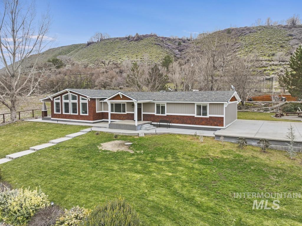 1785 River Road Buhl, ID 83316 - Photo 30 of 41 Ranch-style house with a mountain view and brick siding