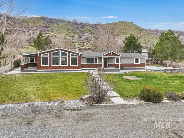 $899,900 | 1785 River Road, Buhl, ID 83316