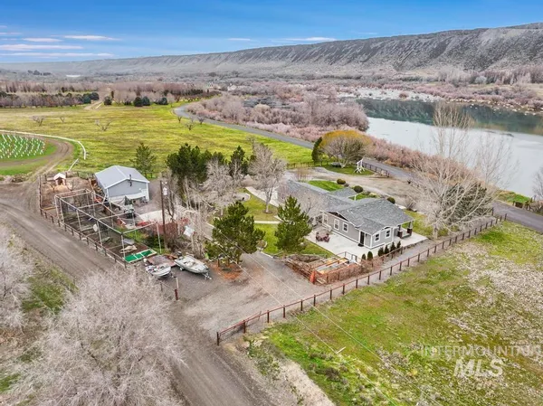$899,900 | 1785 River Road, Buhl, ID 83316