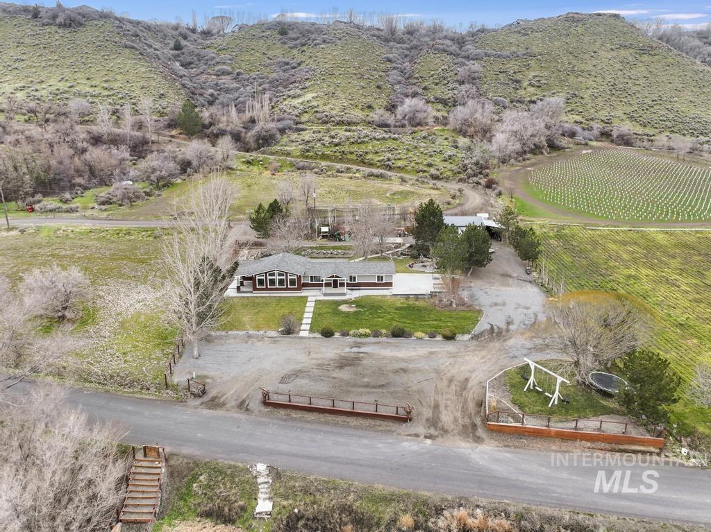 1785 River Road Buhl, ID 83316 - Photo 35 of 41 Aerial view of sparsely populated area with mountains