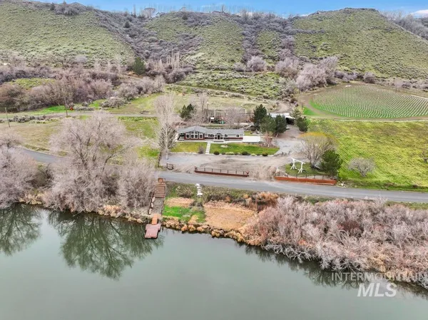 $899,900 | 1785 River Road, Buhl, ID 83316