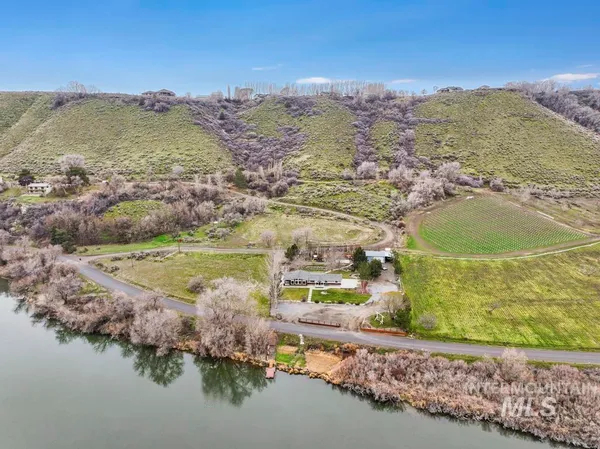 $899,900 | 1785 River Road, Buhl, ID 83316