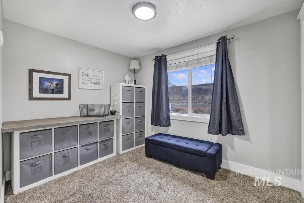 1785 River Road Buhl, ID 83316 - Photo 10 of 41 Living area featuring carpet