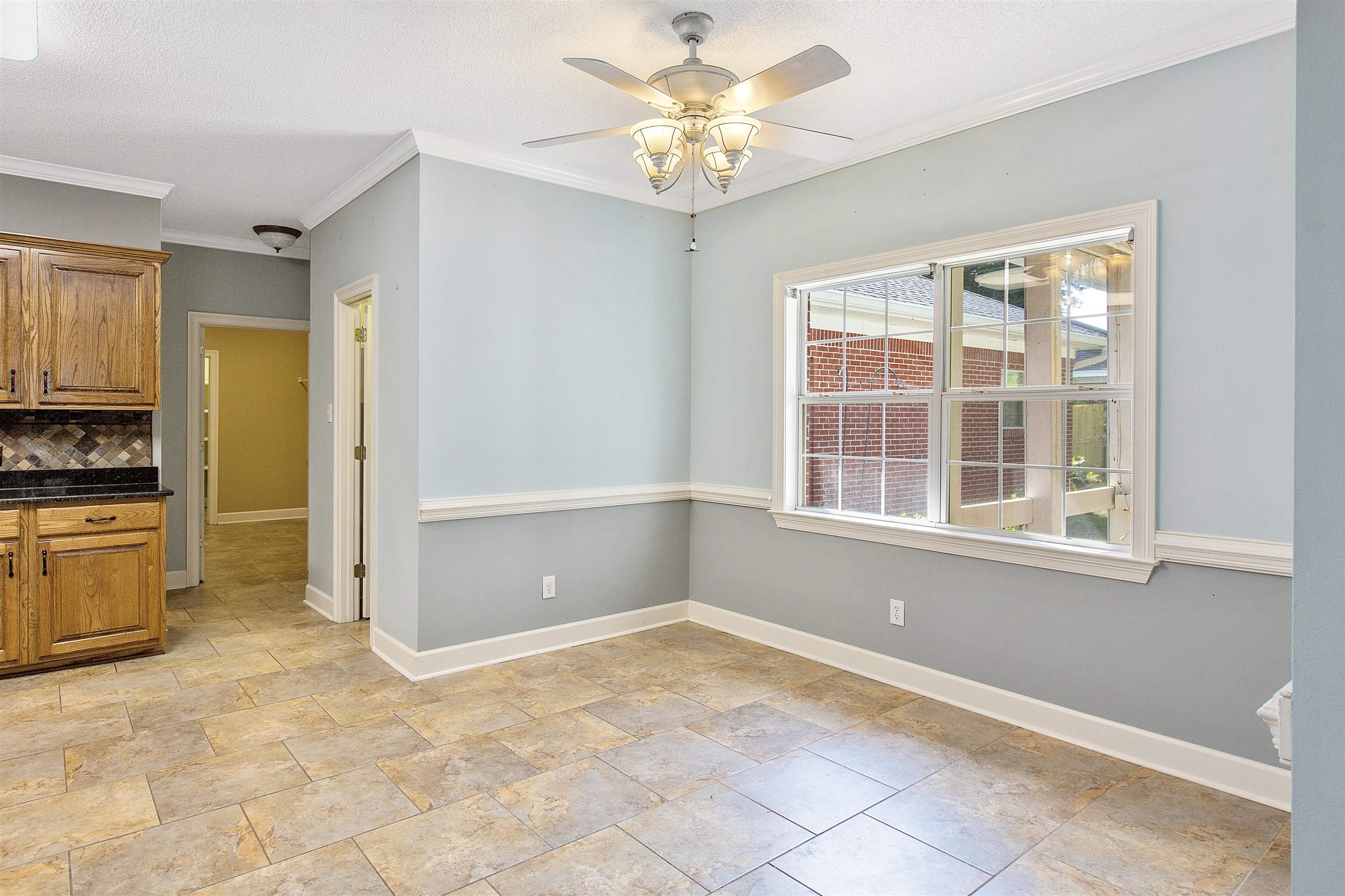 631 Southern Way Daphne, AL 36527 - Photo 13 of 50 Breakfast Area