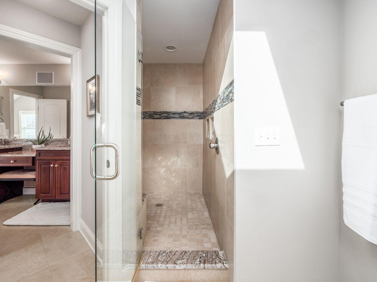 2079 Guilford Road Columbus, OH 43221 - Photo 36 of 81 Principal Bath