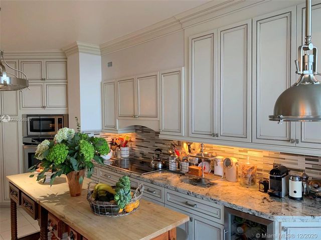 $950,000 | 3801 Northeast 207th Street, Unit 25BS, Aventura, FL 33180