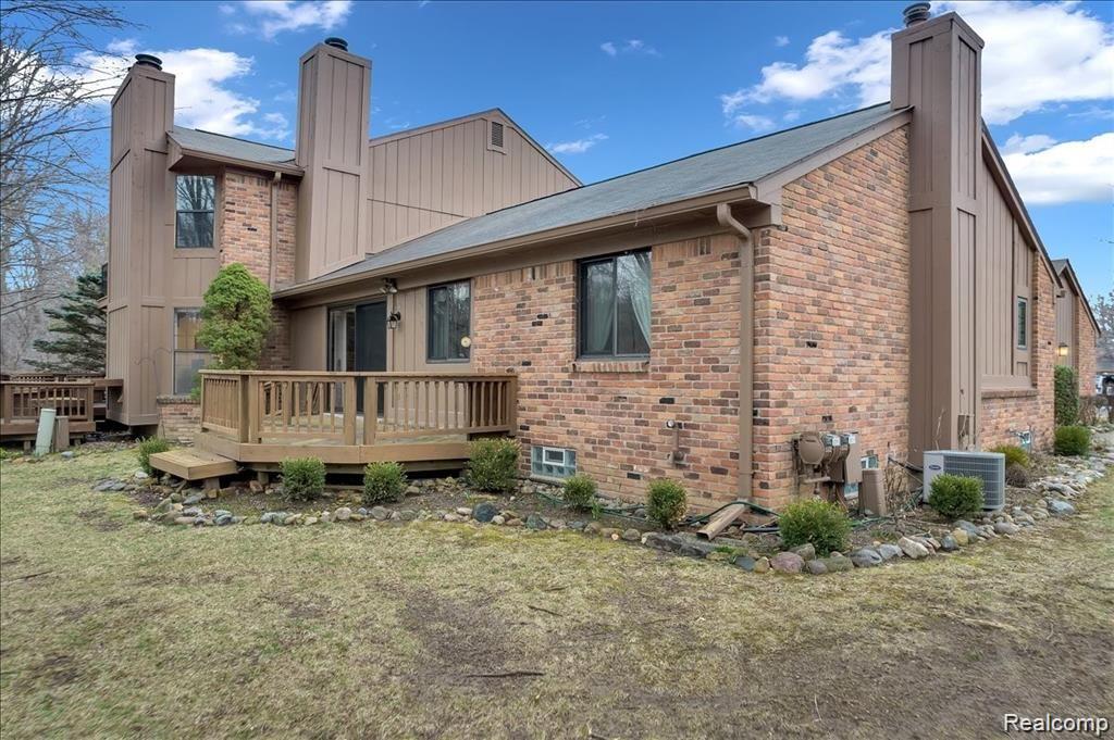 1778 Thomas Court Rochester Hills, MI 48309 - Photo 4 of 24