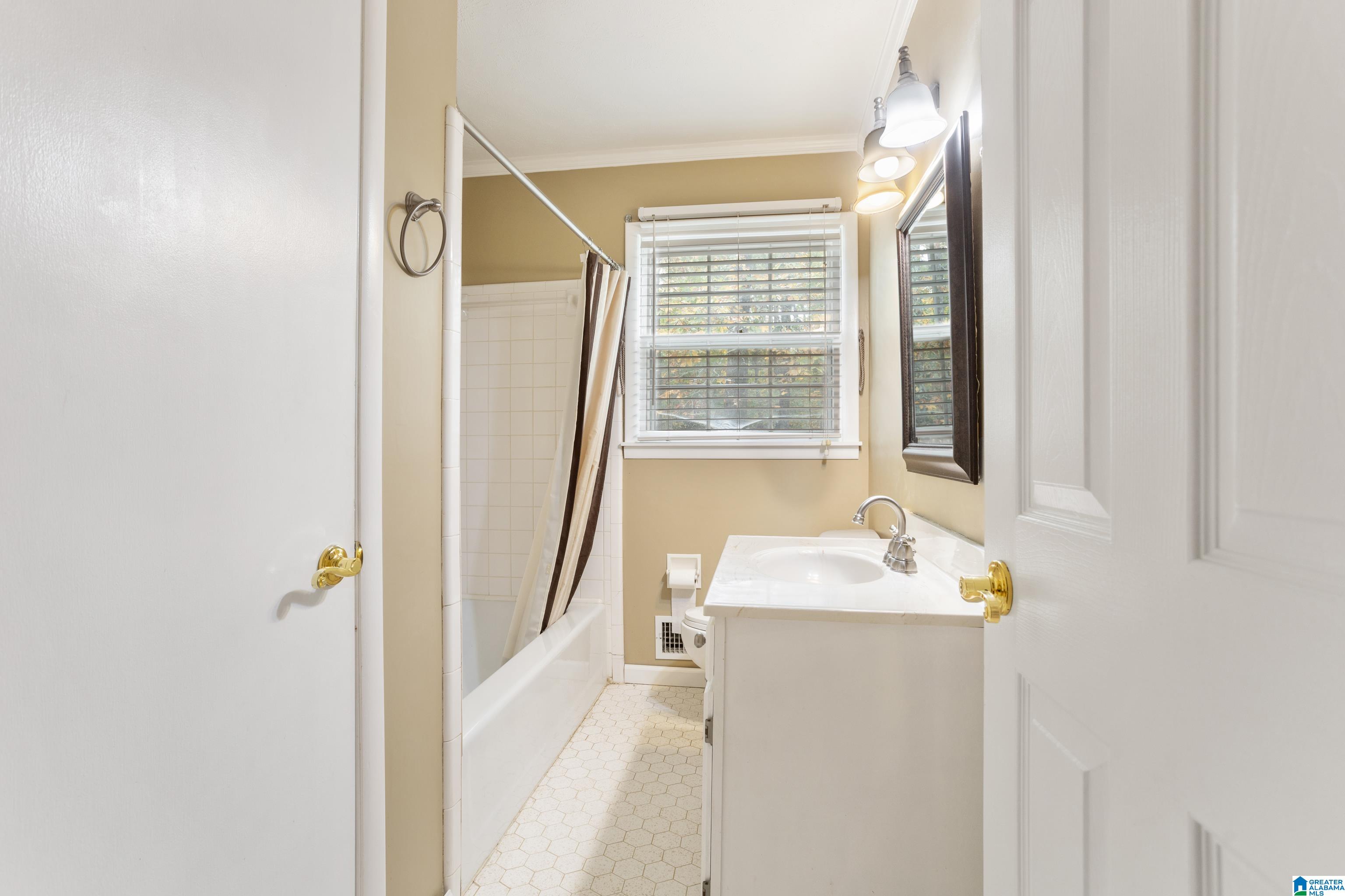 2104 Henry Road Anniston, AL 36207 - Photo 17 of 44