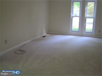 5 Robertson Road East Windsor, NJ 08520 - Photo 4 of 12 Living Room