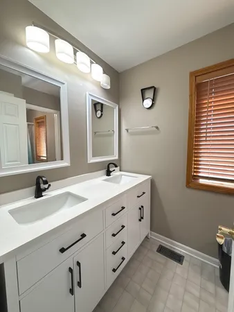 $665,000 | 886 Saugatuck Trail, Vernon Hills, IL 60061
