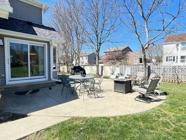 $665,000 | 886 Saugatuck Trail, Vernon Hills, IL 60061