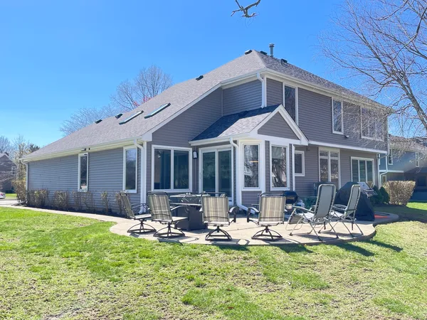 $665,000 | 886 Saugatuck Trail, Vernon Hills, IL 60061