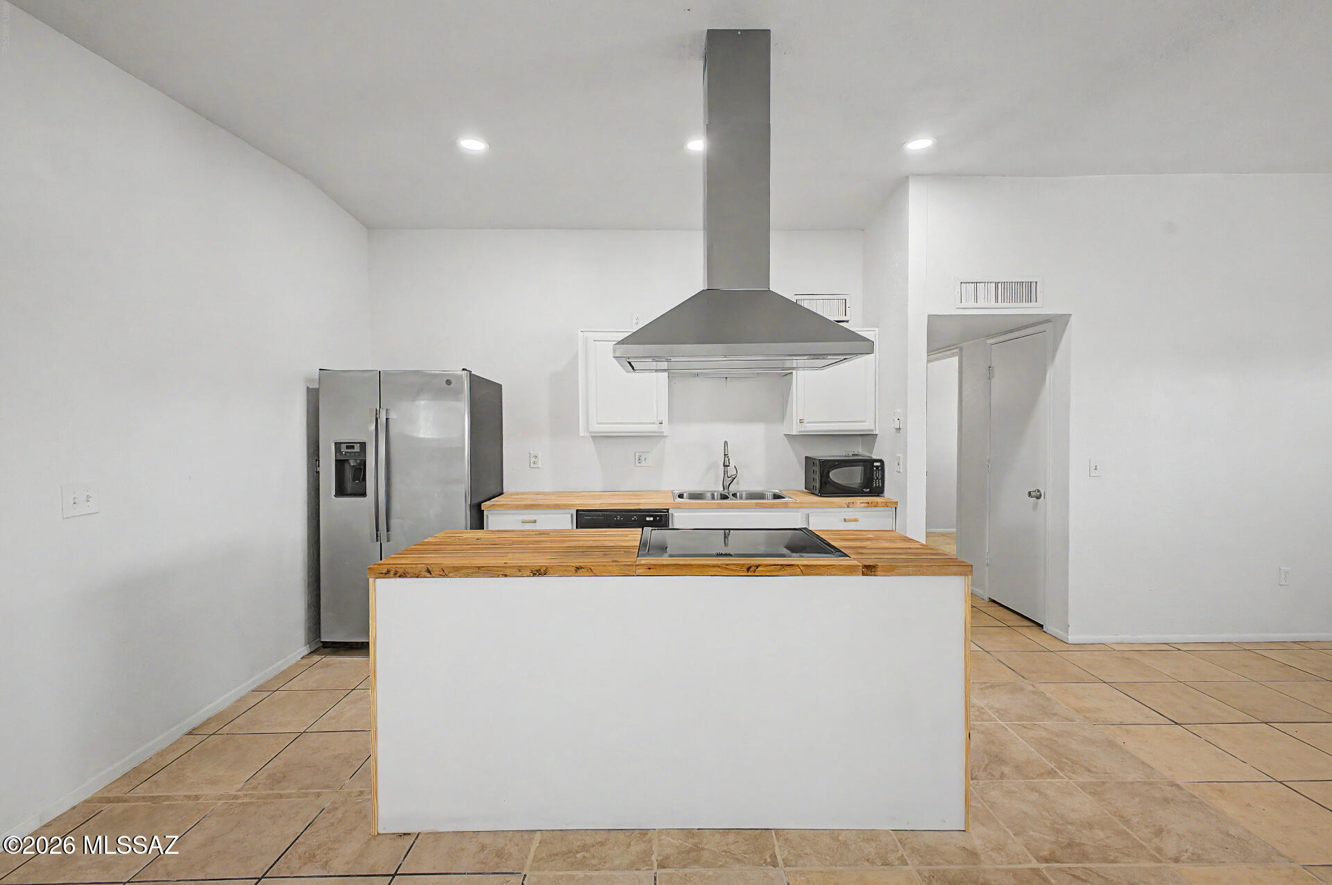 7460 North Oldfather Road Tucson, AZ 85741 - Photo 9 of 24 Kitchen