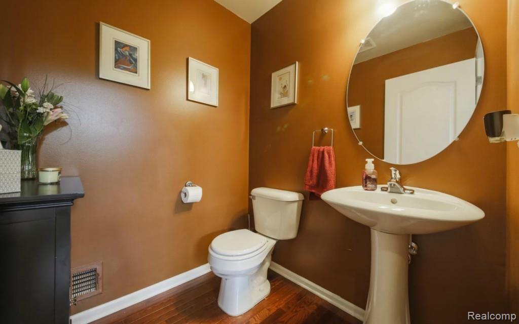 30316 Bradmore Road Warren, MI 48092 - Photo 5 of 25 5-photo-web-1680x1050-125600.jpg