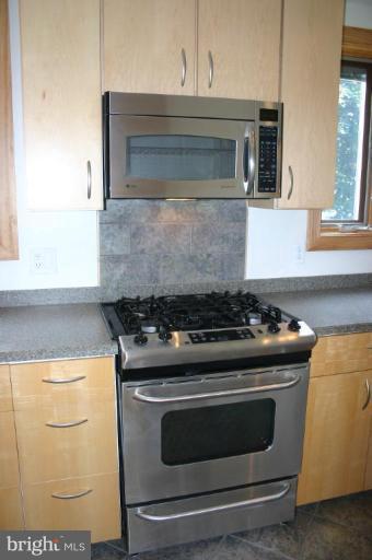 911 Overbrook Road Baltimore, MD 21239 - Photo 11 of 20 All New Stainless Steel Appliances