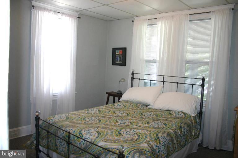 911 Overbrook Road Baltimore, MD 21239 - Photo 5 of 20 Main Level Master Bedroom