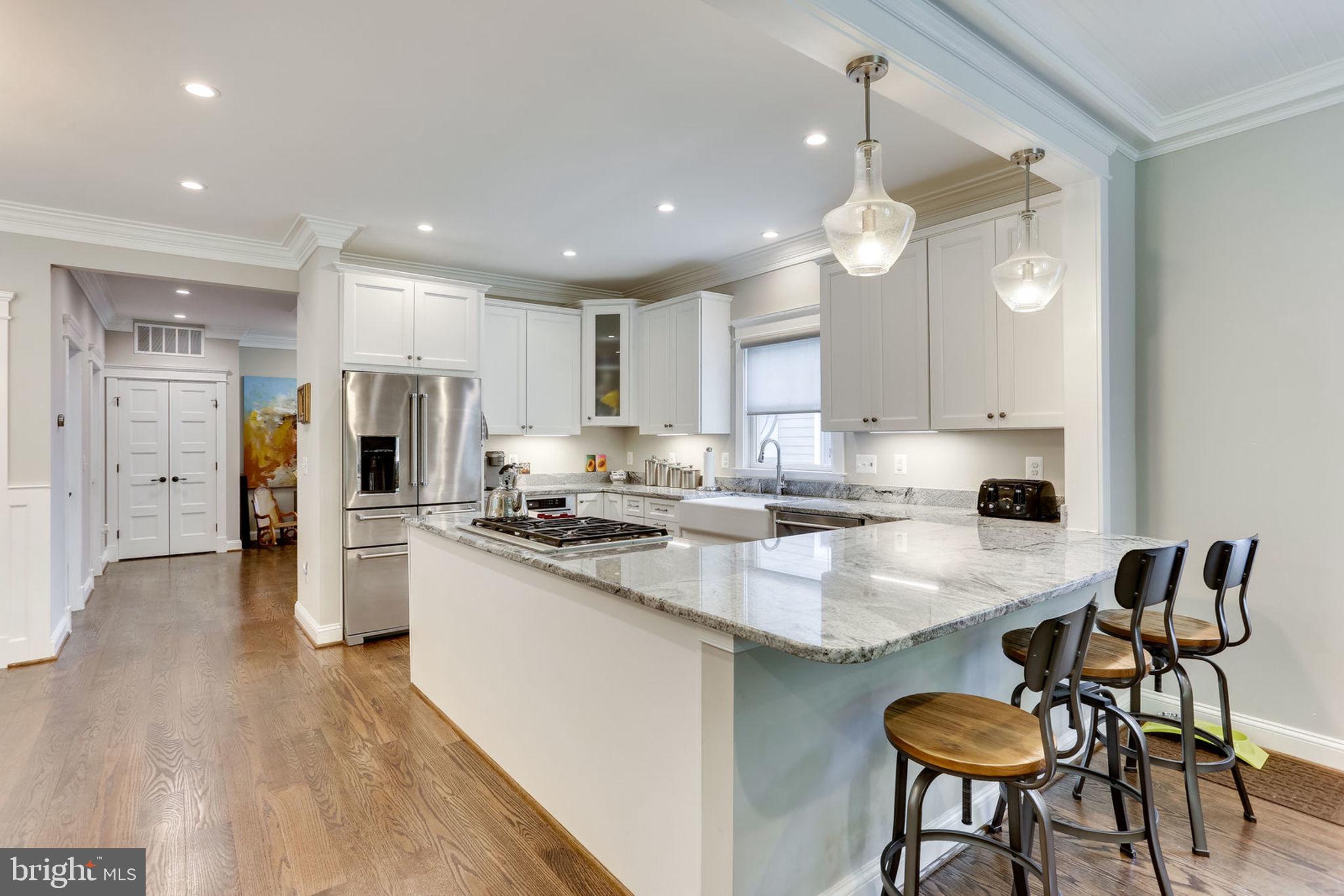 6920 Mt Daniel Drive Falls Church, VA 22046 - Photo 3 of 34 Kitchen Breakfast Bar