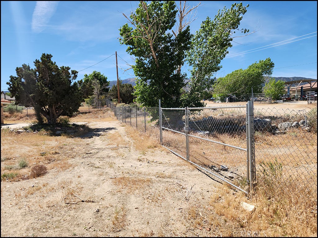 10685 Crystal Aire Road Pinon Hills, CA 92372 - Photo 35 of 47