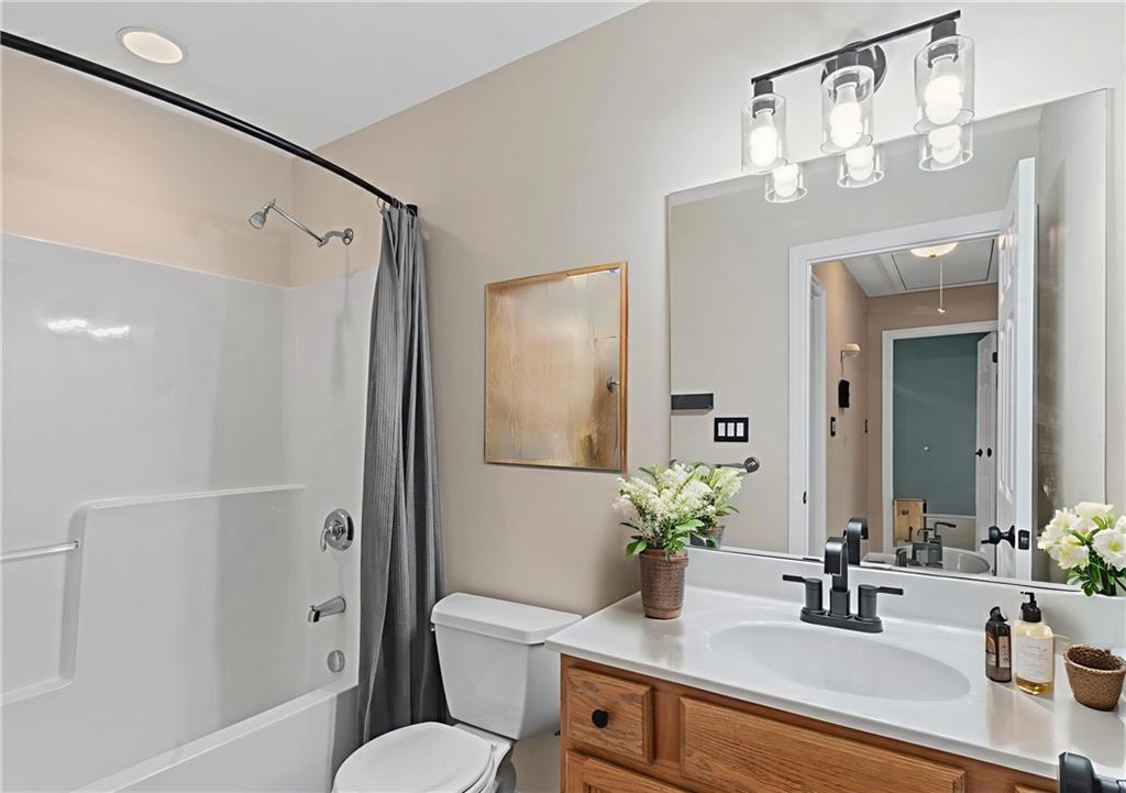 699 Surfside Drive Pittsburgh, PA 15239 - Photo 12 of 15