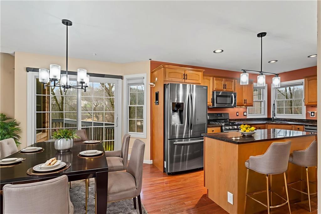 699 Surfside Drive Pittsburgh, PA 15239 - Photo 3 of 15