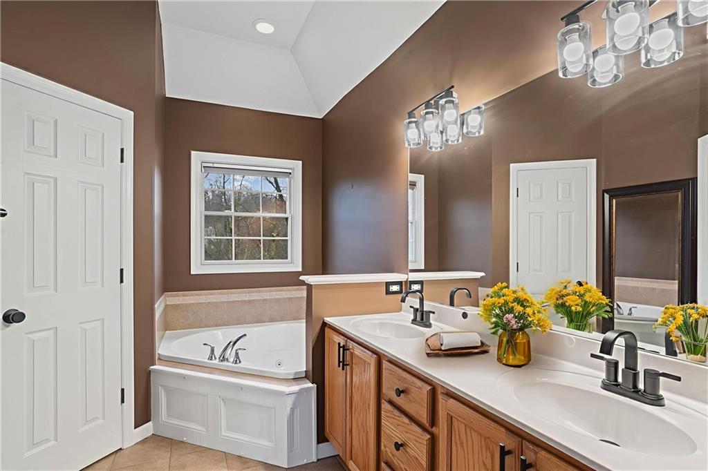 699 Surfside Drive Pittsburgh, PA 15239 - Photo 8 of 15